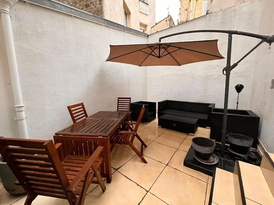 Apartment Studio Balcon Champs-Elysees - Hala Paris