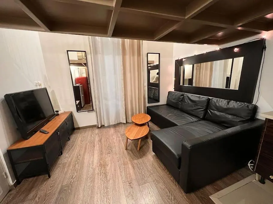 Studio Balcon Champs-Elysees - Hala Paris Apartment
